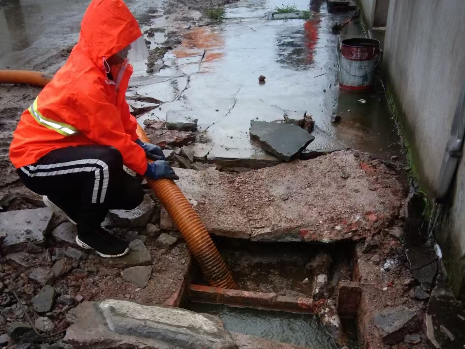 隰县专业清理污水池 炜誉市政以规范流程守护城市 “肠道”